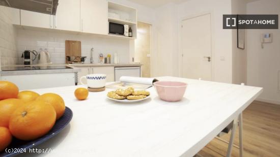 Apartamento entero de 2 dormitorios en Barcelona. - BARCELONA