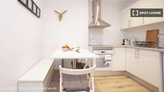 Apartamento entero de 2 dormitorios en Barcelona. - BARCELONA