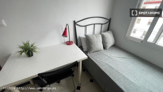 Habitación en piso compartido en Sevilla - SEVILLA