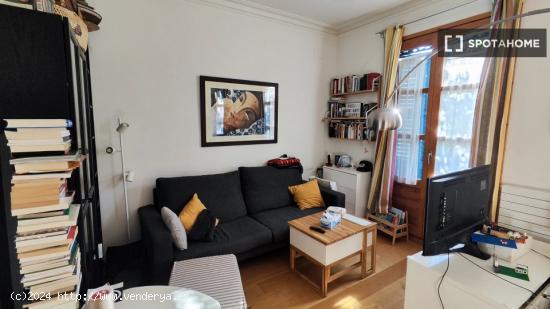 Apartamento entero de 2 dormitorios en Barcelona. - BARCELONA