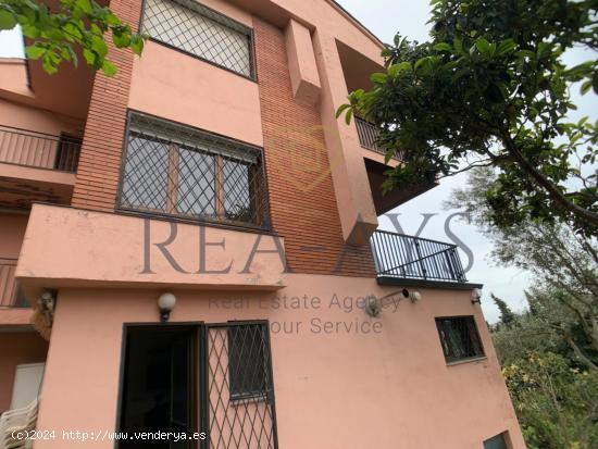 CASA EN VALLIRANA ADAPTADA PARA DOS/TRES FAMILIAS - BARCELONA