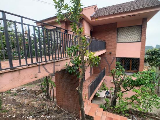 CASA EN VALLIRANA ADAPTADA PARA DOS/TRES FAMILIAS - BARCELONA