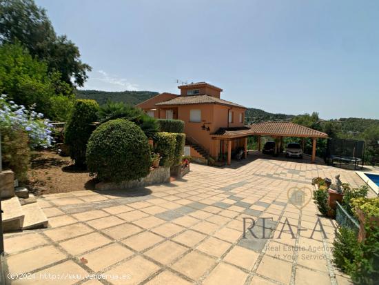 CHALET EN VENTA - PARCELA PLANA - PISCINA - POSIBILIDAD DE ADQUIRIR DOS PARCELAS - BARCELONA