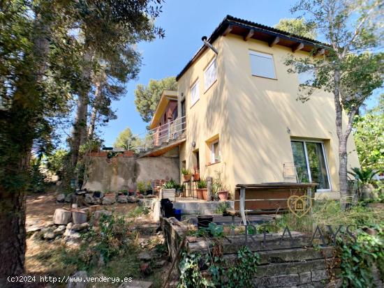 CASA CON POSIBILIDAD PARA DOS VIVIENDAS INDEPENDIENTES EN PARCELA DOBLE - BARCELONA