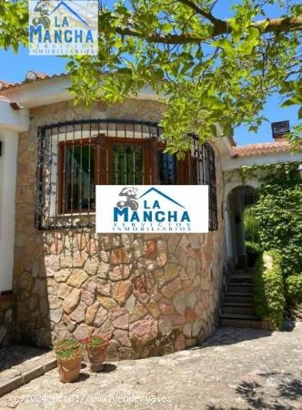 INMOBILIARIA LA MANCHA VENDE EXCLUSIVO CHALET EN LOS ALTO DE ESCUCHA. - ALBACETE