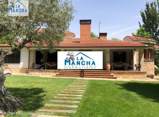 INMOBILIARIA LA MANCHA VENDE EXCLUSIVO CHALET EN LOS ALTO DE ESCUCHA. - ALBACETE