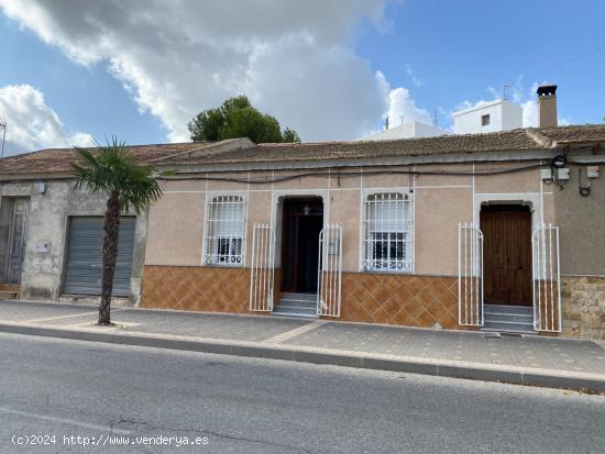  Casa adosada en planta baja en Bigastro - ALICANTE 