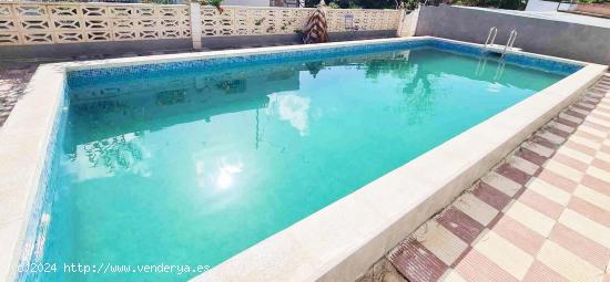 SE VENDE CHALET EN ELDA EN LA ZONA DE CAMPO ALTO - ALICANTE