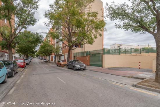  SE VENDE PLAZA DE GARAJE EN CALLE PADRE CLARET (GRANADA) - GRANADA 