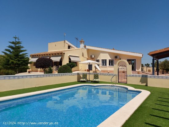 Villa en venta en Almoradí (Alicante)