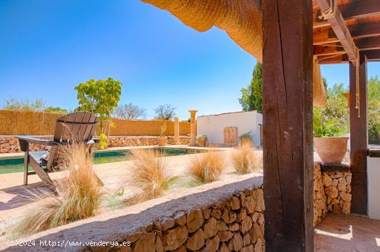 Auténtica finca bellamente renovada - ALICANTE