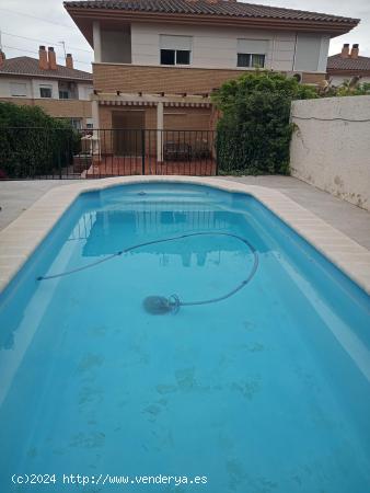  BUNGALOW EN ZONA LOMA BADÁ, CON PISCINA PROPIA, TERRAZA Y GARAJE - ALICANTE 