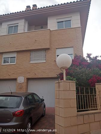 BUNGALOW EN ZONA LOMA BADÁ, CON PISCINA PROPIA, TERRAZA Y GARAJE - ALICANTE