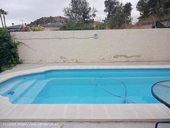 BUNGALOW EN ZONA LOMA BADÁ, CON PISCINA PROPIA, TERRAZA Y GARAJE - ALICANTE