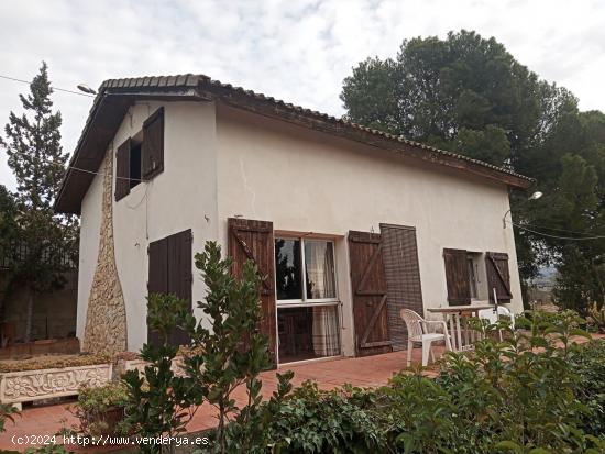  BONITA CASA DE CAMPO CON PARCELA DE 1.700 M2 Y CASA DE 140 M2 CON PISCINA EN SAX - ALICANTE 