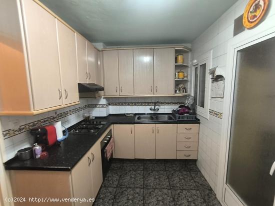 PISO CON TRASTERO EN VENTA - BARCELONA