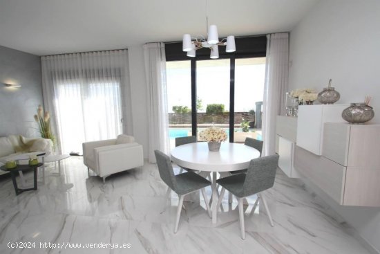 Villa en venta a estrenar en San Miguel de Salinas (Alicante)