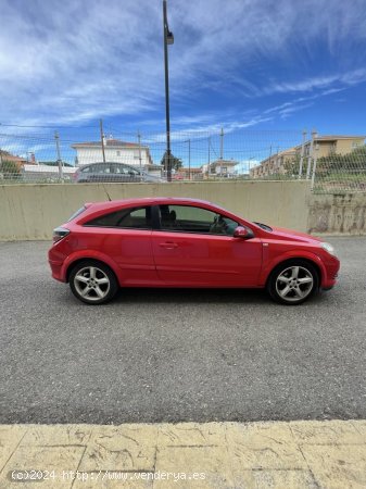 Opel Astra 1.6 GTC 77kW (105CV) Sport de 2007 con 223.000 Km por 3.000 EUR. en Castellon