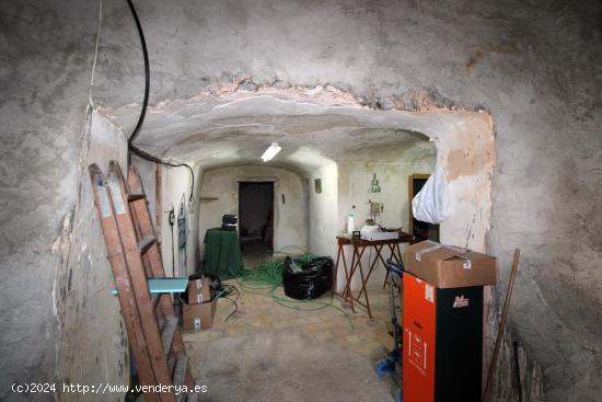 Cueva centrica en Hondon - ALICANTE