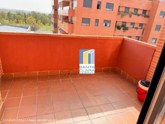 PISO EN VENTA CON 3 DORMITORIOS, 2 PLAZAS DE GARAJE, TRASTERO Y PISCINA EN ZONA CANDELARIA, ZAMORA -