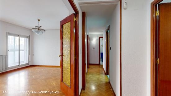 Venta de piso de 3 dormitorios en la Avenida Navarra - ZARAGOZA