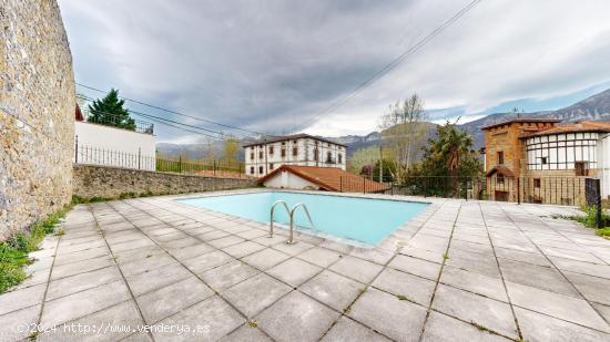 CASA CON PISCINA Y GARAJE EN VILLASUSO DE MENA - BURGOS