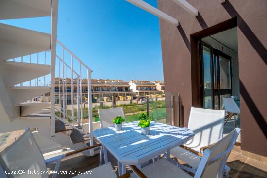 Bungalow en planta alta de 2 dormitorios en San Pedro del Pinatar - MURCIA