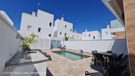 VILLA DE 3 DORMITORIOS EN SAN PEDRO DEL PINATAR - MURCIA