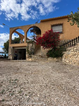 CHALET CON VISTAS AL MAR EN VILLAJOYOSA - ALICANTE