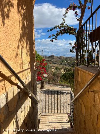 CHALET CON VISTAS AL MAR EN VILLAJOYOSA - ALICANTE