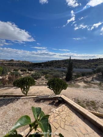 CHALET CON VISTAS AL MAR EN VILLAJOYOSA - ALICANTE