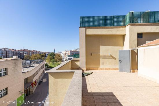 Magnífica vivienda con terraza de 65 m2 en Avda de Europa. - MURCIA