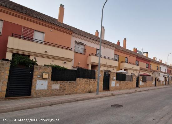  Adosado en Calle Campanilla - Olivar de Quintos - SEVILLA 