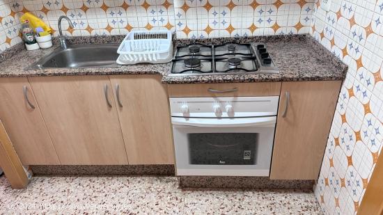 SE ALQUILA APARTAMENTO PARA TODO EL AÑO EN PLAYA DE GANDIA - VALENCIA