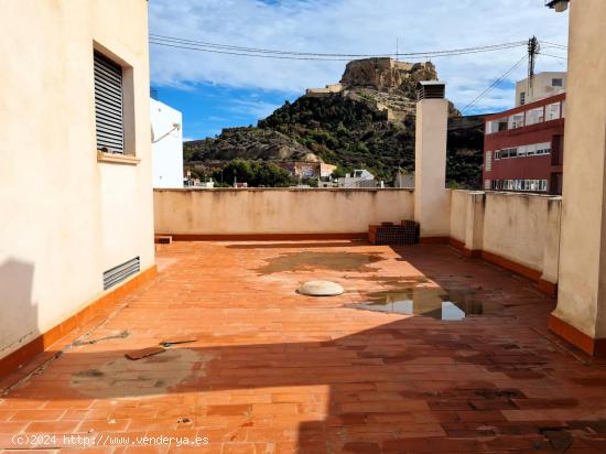 ATICO DUPLEX CON VISTAS AL CASTILLO DE SANTA BARBARA... ¡50 M2 DE TERRAZA!! - ALICANTE