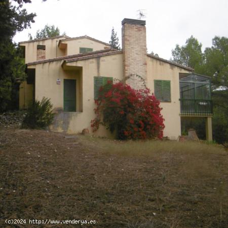 Chalet en zona Mig-Cami, a 2,5 km del centro de la población de Tortosa - TARRAGONA