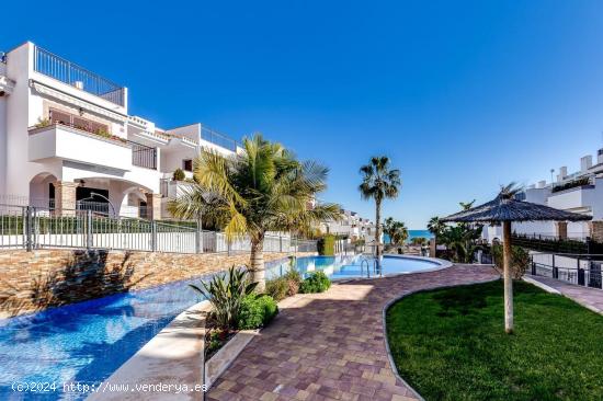 Bungalow de planta bajo al lado de la playa - ALICANTE