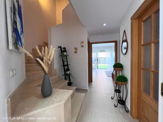 KASAURBANA ofrece en venta CHALET ADOSADO en HISPANOAMÉRICA - VALDEMORO - MADRID