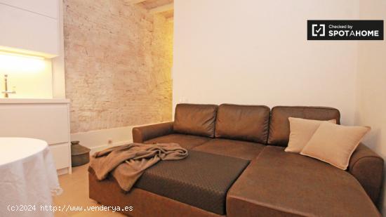 Characterful apartamento de 1 dormitorio con balcón en alquiler en Barri Gòtic - BARCELONA