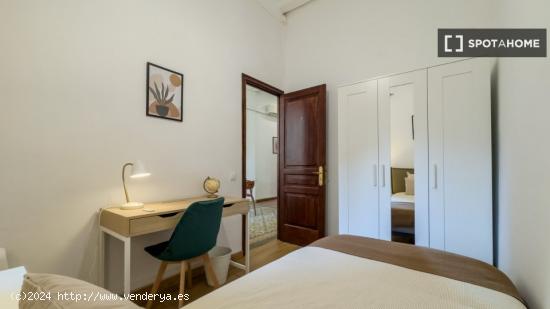 Elegante habitación en apartamento de 6 dormitorios en Barri Gotic, Barcelona - BARCELONA