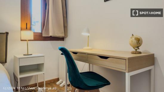 Elegante habitación en apartamento de 6 dormitorios en Barri Gotic, Barcelona - BARCELONA