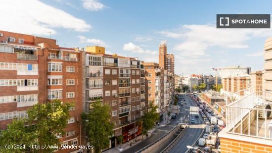 Hermosa habitación completamente amueblada en piso compartido en Avenida de América - MADRID