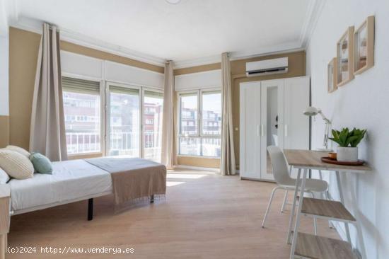  Hermosa habitación completamente amueblada en piso compartido en Avenida de América - MADRID 