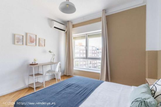  Hermosa habitación completamente amueblada en piso compartido en Avenida de América - MADRID 