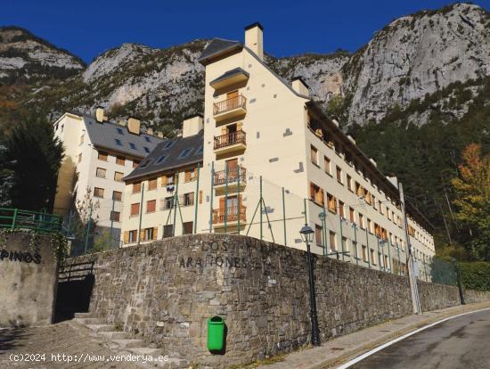 Estupendo apartamento con garaje y cuarto trastero en Canfranc Estación. - HUESCA