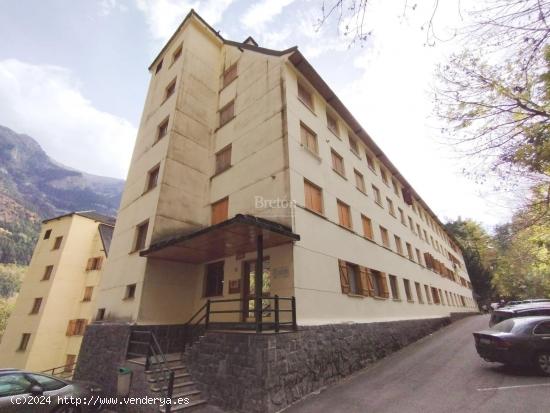 Estupendo apartamento con garaje y cuarto trastero en Canfranc Estación. - HUESCA