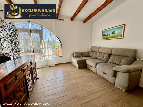 Alquiler para todo el año de Chalet en Finestrat con piscina privada y 7000m2 de parcela. Exclusiva