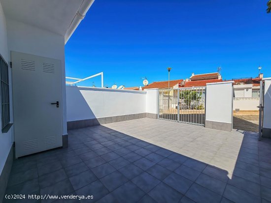 Chalet en venta en Torrevieja (Alicante)