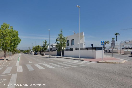 Villa en venta en Benijófar (Alicante)