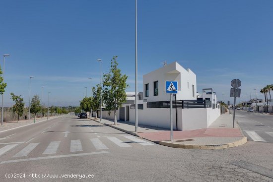 Villa en venta en Benijófar (Alicante)